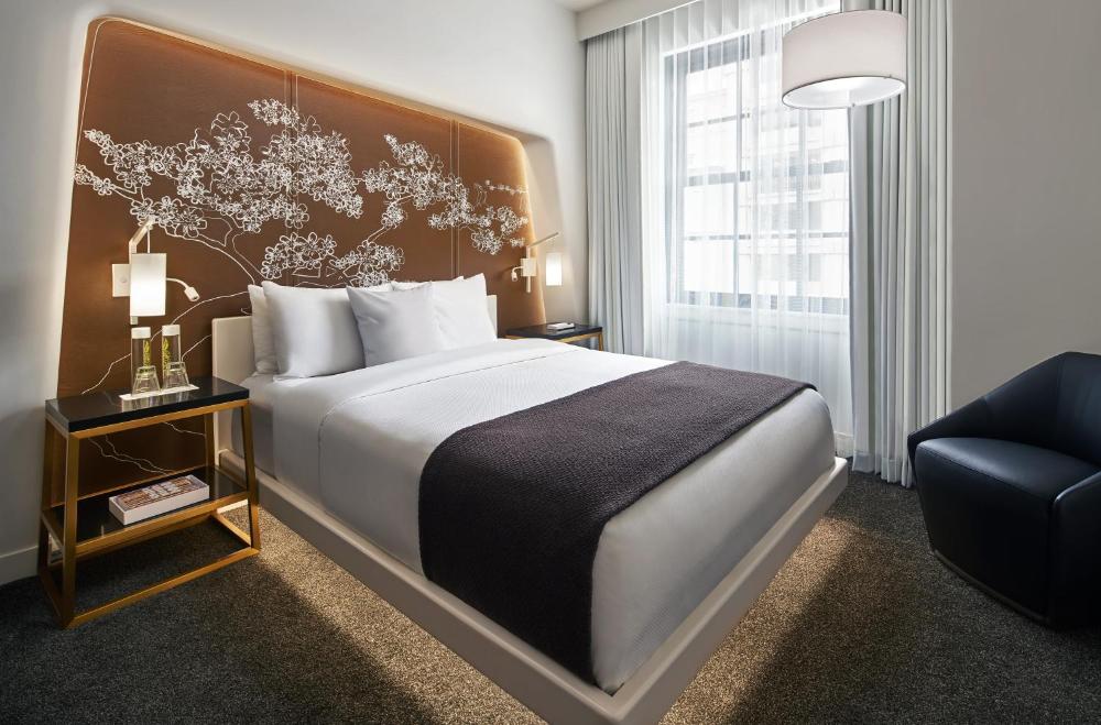 Deluxe Queen Room interior
